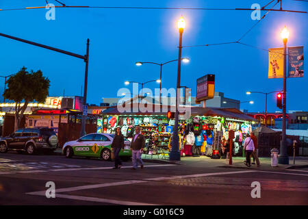 Une boutique de souvenirs dans le Fisherman's Wharf de San Francisco Californie Banque D'Images