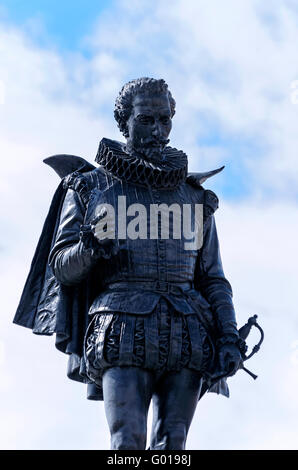 2016-04-23. 4e centenaire de la mort de Miguel de Cervantes. Détails de sa sculpture en fer, à la place Cervantes. Banque D'Images