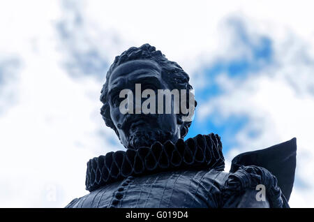 2016-04-23. 4e centenaire de la mort de Miguel de Cervantes. Détails de sa sculpture en fer, à la place Cervantes. Banque D'Images