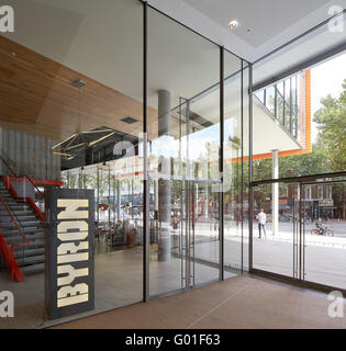Restaurant La signalisation et logo. Central Saint Giles, London, Royaume-Uni. Architecte : Renzo Piano Building Workshop, 2015. Banque D'Images