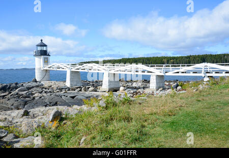 Le phare de Marshall par la côte du Maine Banque D'Images