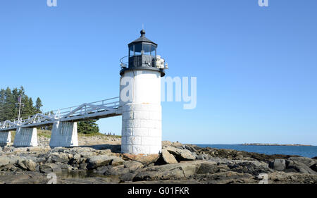 Le phare de Marshall par la côte du Maine Banque D'Images