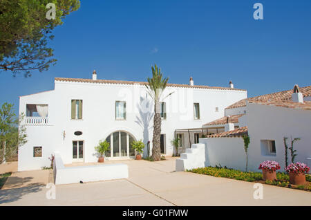 Menorca, Minorque : une maison blanche dans la campagne minorquine Banque D'Images