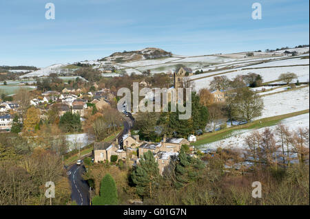 Village Rainow en hiver près de Macclesfield, parc national de Peak District, Cheshire, Angleterre Banque D'Images