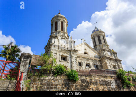 Le négligé, l'effritement de la Cathédrale St John the Divine, St John's, la capitale, au nord d'Antigua-et-Barbuda, Antilles Banque D'Images