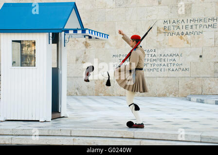 Athènes, Grèce - 10 SEPTEMBRE : Garde de cérémonie à l'édifice du Parlement à Athènes, Grèce le 10 septembre 2009. Banque D'Images