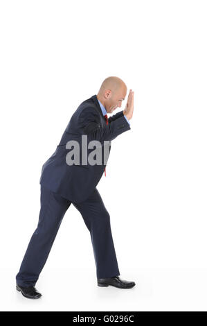Homme d'affaires en pleine croissance repose sur le mur invisible Banque D'Images
