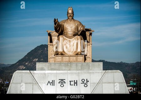 Séoul, Corée du Sud - 13 Dec 2011 : Statue de Sajeng le Grand, père de la langue coréenne. Banque D'Images