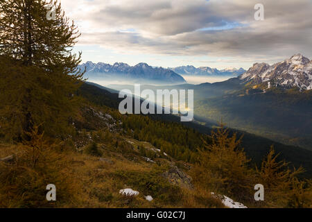 Lever du soleil dans les montagnes Banque D'Images