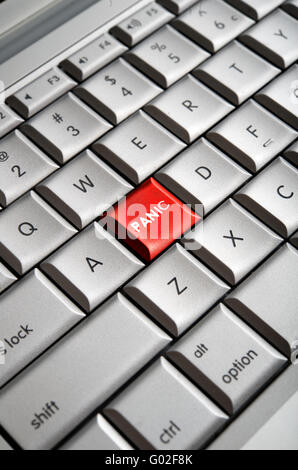 Bouton panique rouge on Computer Keyboard Banque D'Images