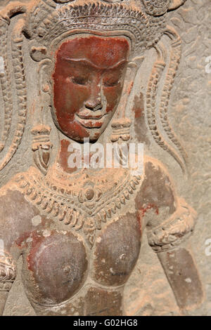 L'Apsara - l'un des milliers de sculptures uniques de danseuses khmères à Angkor Wat Banque D'Images