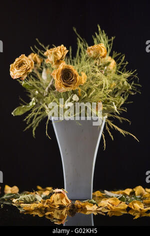 Bouquet de roses fanées Banque D'Images