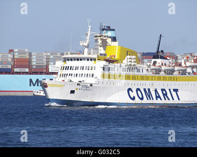 Bateau ferry de la compagnie Comarit Boughaz entrant dans le port d'Algeciras Banque D'Images