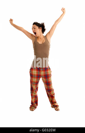 Jeune femme être somnolent wearing pajamas isolé sur fond blanc Banque D'Images