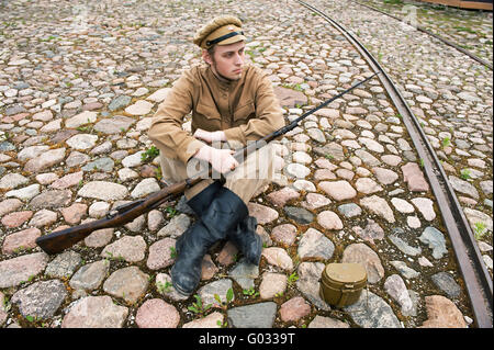 Soldat avec chaudière et fusil en style retro photo Banque D'Images