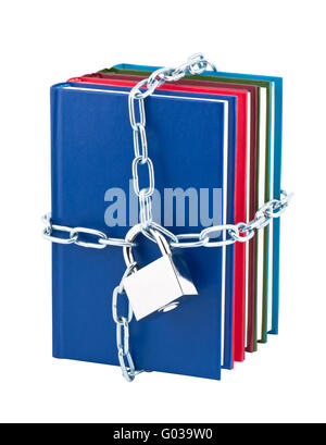 Books fermé le cadenas et la chaîne isolé sur fond blanc. Banque D'Images