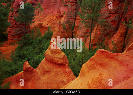 Près de falaises d'Ocre Roussillon, Provence, France Banque D'Images