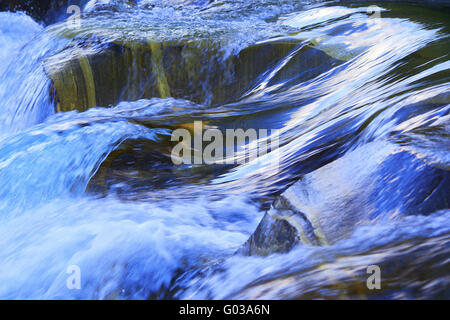 L'eau blanche, rivière Verzasca, Tessin, Suisse Banque D'Images