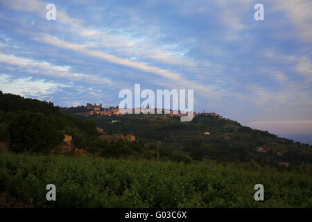 La célèbre ville viticole de Montalcino, Toscane, Italie Banque D'Images