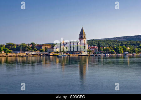 Ville historique de Osor avec pont reliant les îles de Cres et de Losinj Banque D'Images