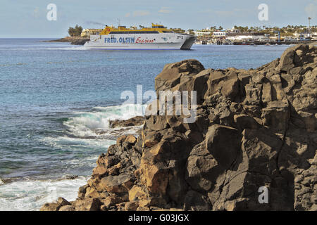 Espagne Lanzarote Playa Blanca Ferry entrée au port Banque D'Images