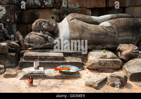 Bouddha couché dans le temple Bayon, Cambodge Banque D'Images