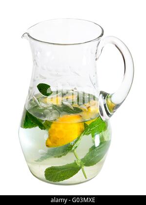 Pitcher délicieux verre de lime et citron avec la menthe et le sucre de canne Banque D'Images