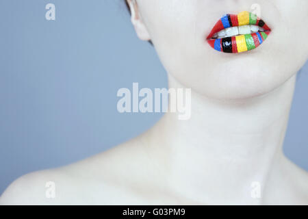Bouche d'une jeune femme avec des lèvres maquillage Banque D'Images