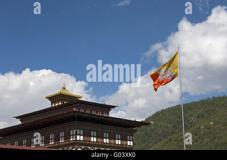 Drapeau national du Bhoutan au siège du gouvernement Banque D'Images