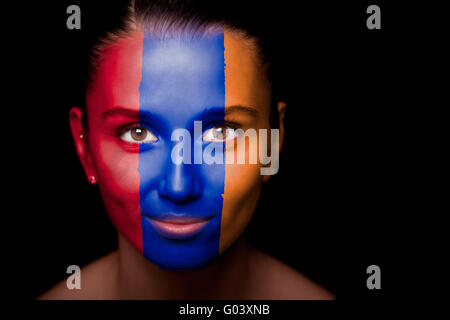 Portrait d'une femme avec le drapeau de l'Arménie Banque D'Images