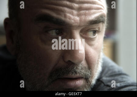 Portrait d'un homme âgé avec une vue de côté Banque D'Images