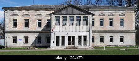 VILNIUS, LITUANIE - 23 avril 2016 : l'école élémentaire sur Azuolu (Oak) Street dans le quartier historique de la capitale - Banque D'Images