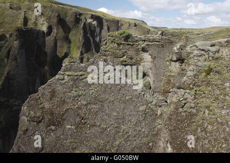 Fjaðrárgljúfur - une gorge impressionnante près de village de Kirkjubæjarklaustur. Municipalité Skaftárhreppur Banque D'Images