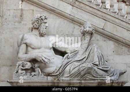 Statue colossale en place de Rome Campidoglio Banque D'Images