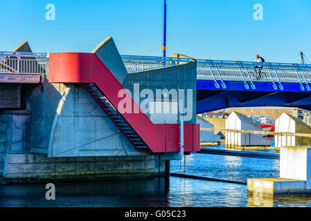 La Suède, Falsterbo - Avril 11, 2016 : l'extérieur de la salle des machines béton contrôle de l'ouverture du pont au-dessus de Falsterbo Banque D'Images