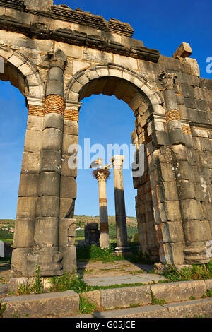 Extérieur de la 3ème siècle ruines basilique romaine à Volubilis Site Archéologique, Maroc Banque D'Images