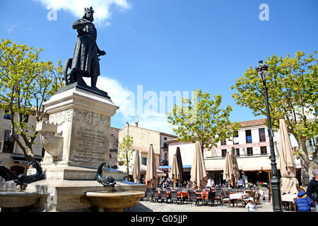 Statue de Saint Louis par Pradier ( 1849 ) , place Saint Louis . Aigues Mortes, Bouches du Rhône, Provence Alpes Côte d'Azur, France Banque D'Images