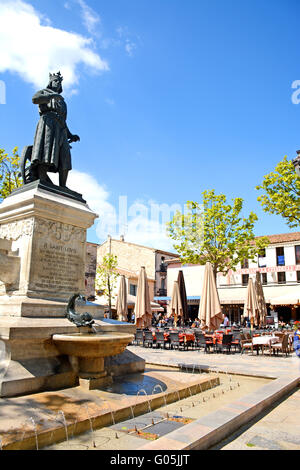 Statue de Saint Louis par Pradier ( 1849 ) , place Saint Louis .Aigues Mortes, Bouches du Rhône, Provence AlpesCote d'Azur, France Banque D'Images