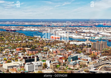 Vue aérienne de Staten Island, New York City, et le stockage d'huile à Bayonne, New Jersey, USA. Banque D'Images