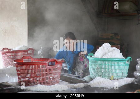 La production de sel au Vietnam Banque D'Images