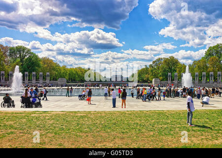 Washington DC, USA - 2 mai 2015 : les vétérans de guerre et les tuteurs d'honneur national à but non lucratif Vol World War 2 Banque D'Images