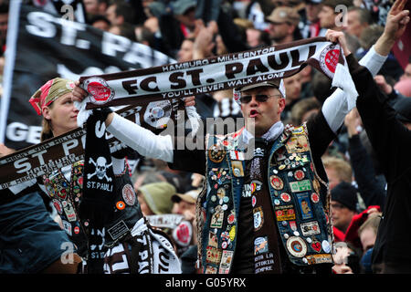 Deutschland, Hambourg FC St Pauli vs SC Paderborn, 2. Bundesliga Saison 2011/2012, fans des FC St Pauli. Usage éditorial uniquement. Banque D'Images