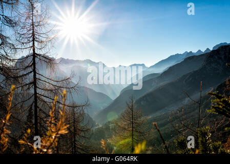 Coucher du soleil sur la montagne - Vue panoramique Banque D'Images