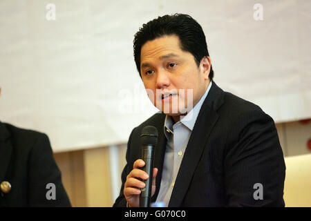 Batam, Indonésie, Îles Riau. Apr 28, 2016. L'Inter Milan, Erick Thohir propriétaire parlant de comment construire des affaires avec l'Asie et l'Europe le 28 avril 2016 à Batam, Indonésie. L'Inter Milan, Erick Thohir propriétaire refuse il a l'intention de vendre plus de 20  % de la Commerce de Suning Group de Chine. Il a dit ''Je veux mettre l'accent sur l'Inter et remercier les fans qui nous ont soutenu depuis le premier jour. Nous sommes à la recherche d'un partenaire stratégique, je ne suis pas la vente de participation majoritaire' Credit : Sijori Images/ZUMA/Alamy Fil Live News Banque D'Images