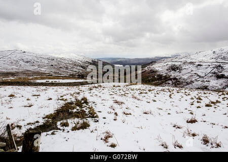 29 avril 2016 Cumbria UK Après-midi météo neige sur la haute lande sur la route sur la Puce .à jusqu'au lac Windermere Shoosmith/Alamy Live News Banque D'Images
