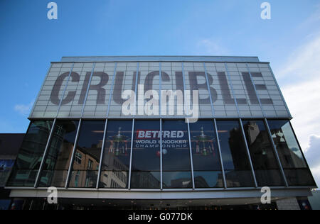 Le Creuset, Sheffield, Royaume-Uni. Apr 30, 2016. Demi-finales des championnats du monde de snooker. Selby et Fu. Voir l'entrée de Sheffield Le théâtre Crucible, accueil des Betfred World Snooker Championship : l'action de Crédit Plus Sport/Alamy Live News Banque D'Images