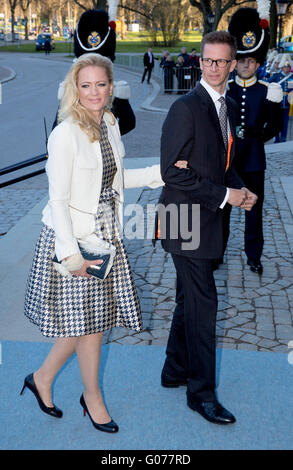 Stockholm, Suède. Apr 29, 2016. Manuel Prince de Bavière et de la princesse Anna de Bavière arrivent au musée nordique pour le concert de l'Opéra royal de Suède et de Stockholm Concert à l'occasion du 70e anniversaire de la Le Roi Carl Gustaf de Suède à Stockholm, Suède, 29 avril 2016. Photo : Albert Nieboer/ - PAS DE SERVICE DE FIL-/dpa/Alamy Live News Banque D'Images