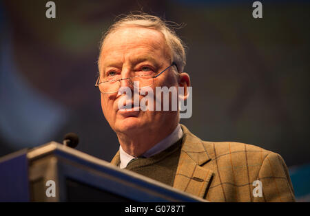 Stuttgart, Allemagne. Apr 30, 2016. Membre de l'AfD Alexander Gauland, chef de la faction de l'état de Brandebourg parle lors de la 5e convention du parti de l'Alternative pour l'Allemagne (AfD) à Stuttgart, Allemagne, 30 avril 2016. Photo Christoph Schmidt/dpa/Alamy Live News Banque D'Images