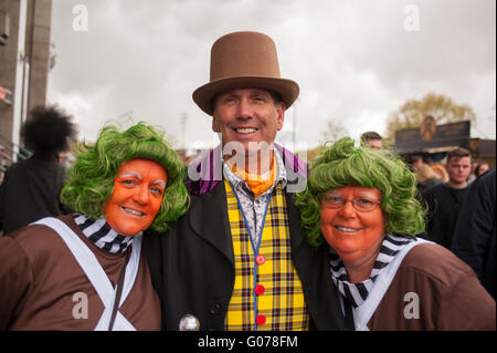 Le stade de Twickenham, Royaume-Uni. 30 avril, 2016. Foule à capacité une trahison watch l'armée britannique sur l'équipe de la Royal Navy pour le Trophée Babcock. Credit : sportsimages/Alamy Live News Banque D'Images