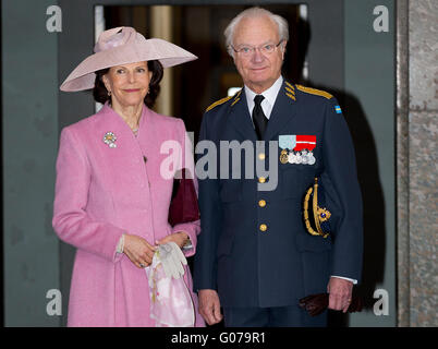 Stockholm, Suède. Apr 30, 2016. La Reine Sylvia et le Roi Carl Gustaf XVI lors de la célébration du Roi Carl Gustaf's 70e anniversaire. Pre/Albert Nieboer/Pays-Bas OUT - PAS DE SERVICE DE FIL- dpa : Crédit photo alliance/Alamy Live News Banque D'Images